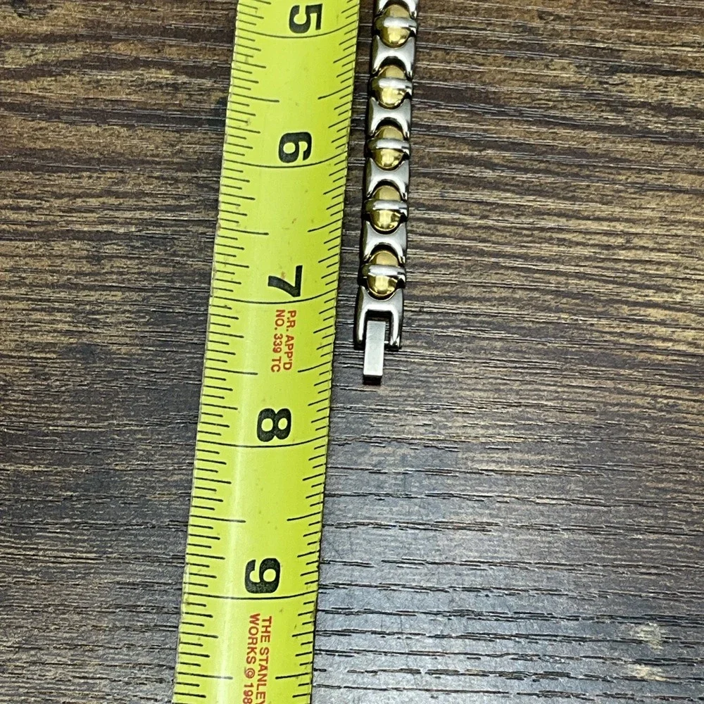 Beautiful Bulova Classic Quartz Ladies Watch Stainless  Two-Tone New Battery - Picture 8 of 8